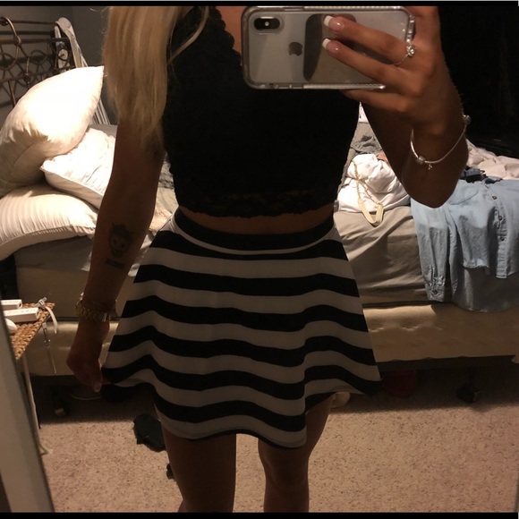 TINY STRIPPED SKIRT 👗 - Picture 2 of 5